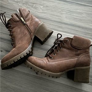 Women’s Crown Vintage booties